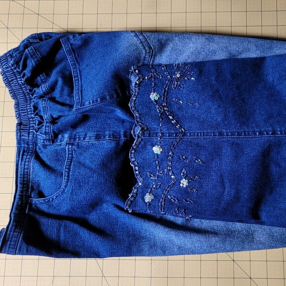 Quacker Factory Embellished Jean Capri's Misses Size Large - Picture 3 of 9